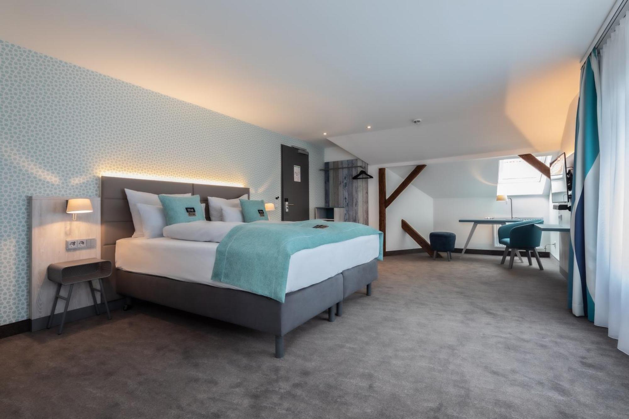 H+ Hotel 4*