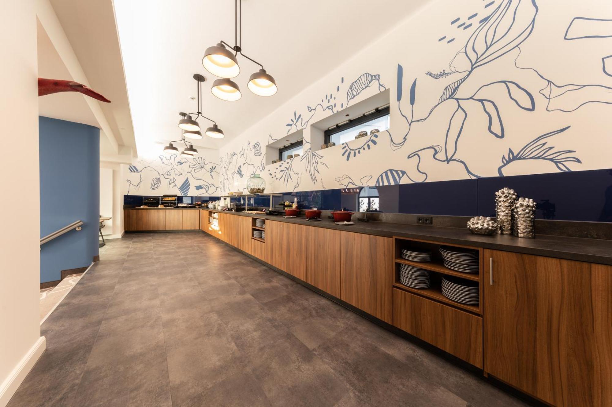 H+ Hotel 4*