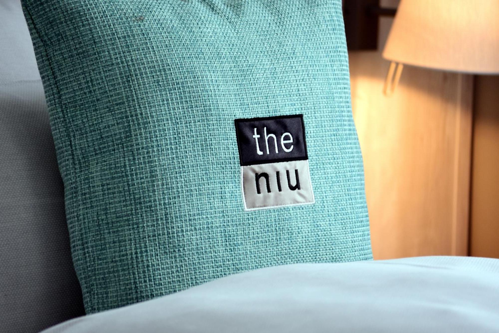 Hotel H+